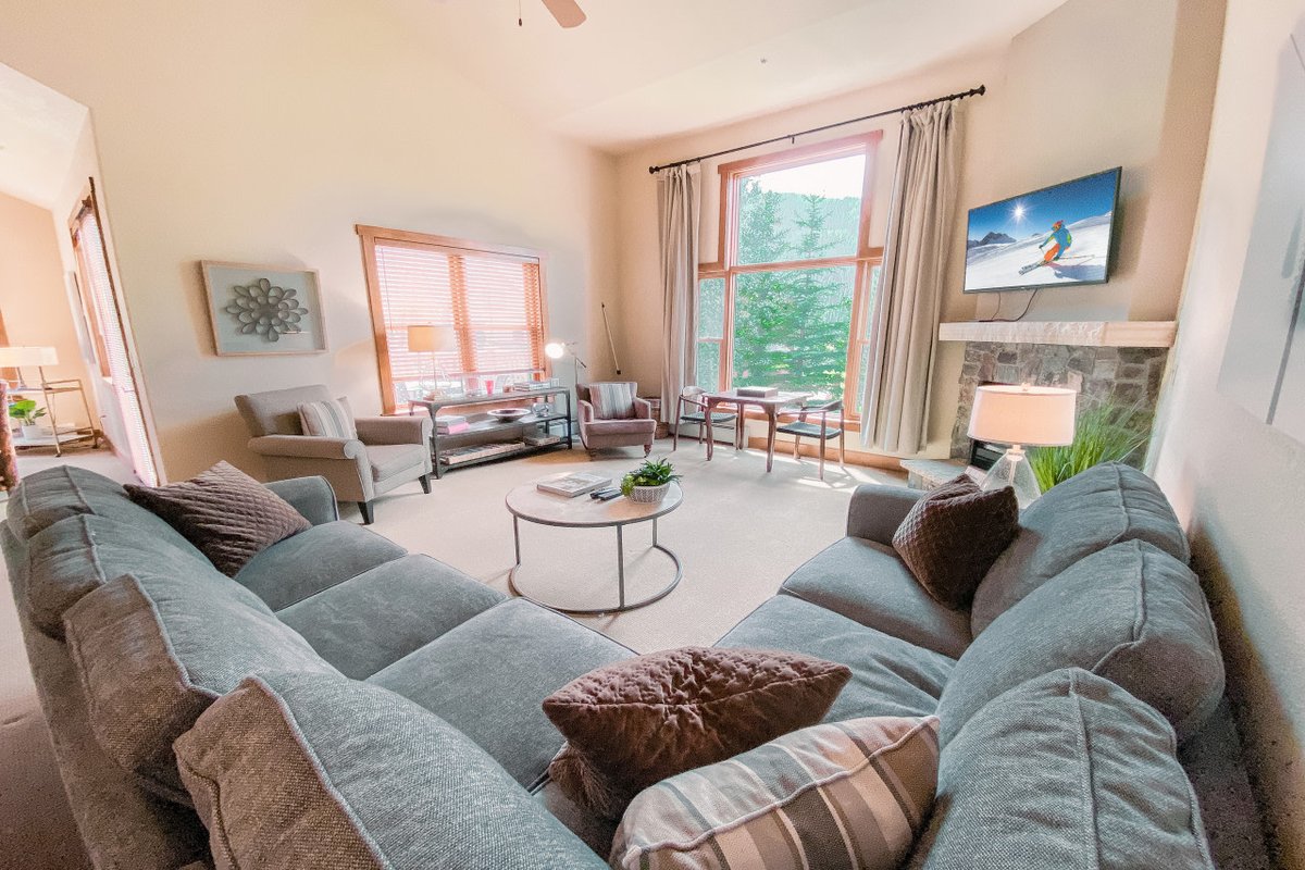 skisummitcove's tweet photo. We're excited to announce a new 4 bedroom townhome to our rental program! ... https://t.co/qfy00j3U6g
#riverruncondos #riverrunvillage #4bedroom #vacationrental #vrbo #airbnb #summitcovelodging #keystone #keystoneco #propertymanager #coloradoskiresorts #thanksgiving #vacationhome https://t.co/fcecbxjQAB