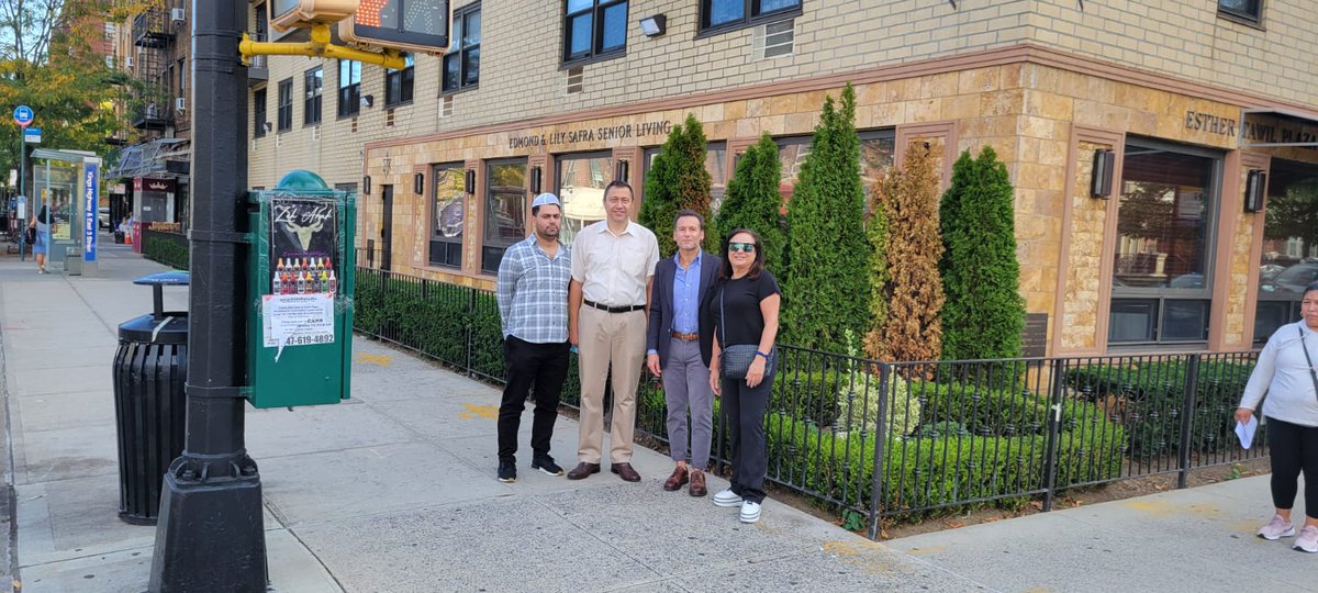AriKagan48's tweet photo. Thank you John Johnston, Linda and Eddie Ebani from the Kings Highway Beautification Association for arranging a tour of local businesses this morning! https://t.co/FTZ0zlQOUg