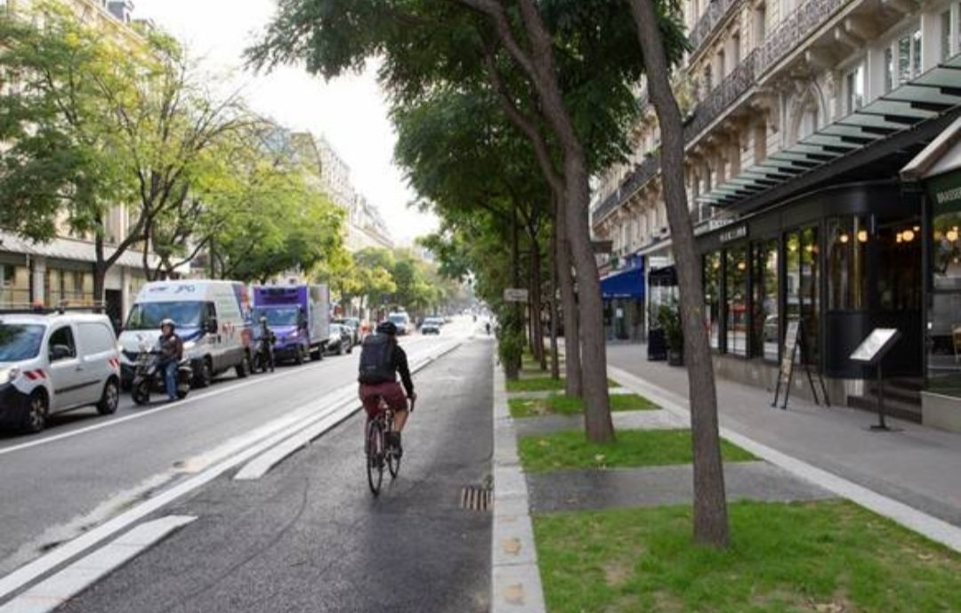 🚧 🌳 [Avant/Après] la piste cyclable avenue de la République est terminée sur sa première partie 
Le chantier de la deuxième phase entre le boulevard Richard Lenoir et l'avenue Parmentier est engagé 
Les chantiers d'aménagements cyclables vont s'accélérer <a href="/David_Belliard/">David Belliard</a>