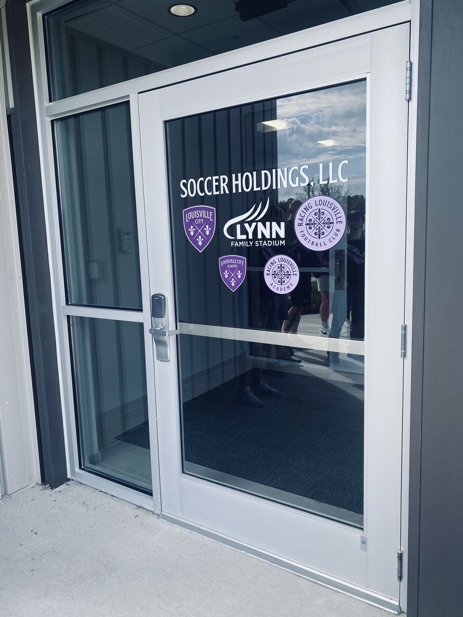 zlaka_84's tweet photo. Irruption Tour 2021 update stop # 3 to meet with staff and some players from @RacingLouFC & @loucityfc at their newer head offices and practice fields. Also took in a fun game of Futsal at @lynnfmlystadium @ForwardMSNFC & @fwdflock #IrruptionTour2021 #FlockOnTour #PartyBus https://t.co/Ug9QHUkYPY
