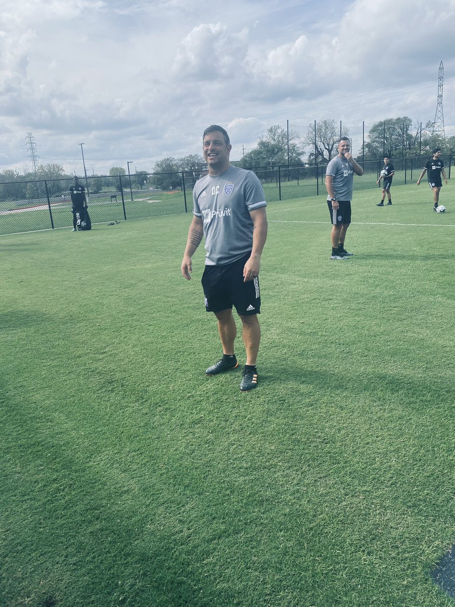 zlaka_84's tweet photo. Irruption Tour 2021 update stop # 3 to meet with staff and some players from @RacingLouFC & @loucityfc at their newer head offices and practice fields. Also took in a fun game of Futsal at @lynnfmlystadium @ForwardMSNFC & @fwdflock #IrruptionTour2021 #FlockOnTour #PartyBus https://t.co/Ug9QHUkYPY