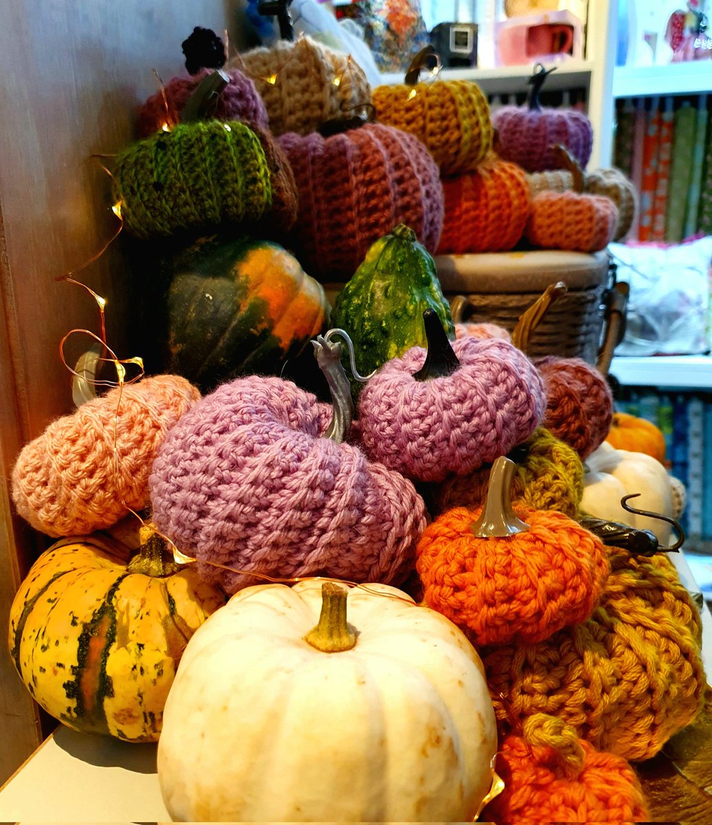 Been busy creating these really cute pumpkins 🎃... 
🎃  for sale 
prices  £3 - £14  ... 
#handmade #pumpkin #smallbusiness #shoplocal #savethehighstreet #westlothianbusiness #creativebusiness #gifts #crochet #wool #fabricstore