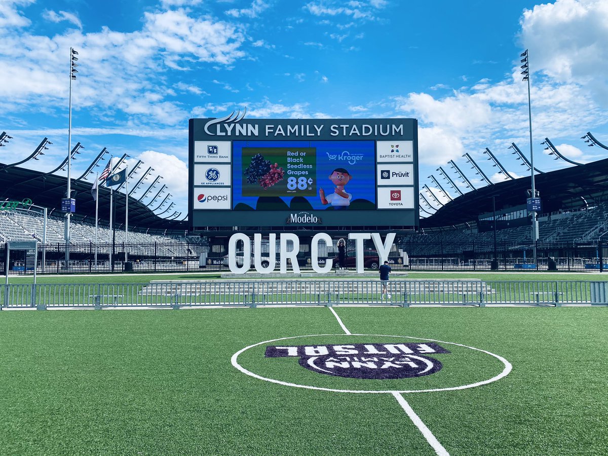 zlaka_84's tweet photo. Irruption Tour 2021 update stop # 3 to meet with staff and some players from @RacingLouFC & @loucityfc at their newer head offices and practice fields. Also took in a fun game of Futsal at @lynnfmlystadium @ForwardMSNFC & @fwdflock #IrruptionTour2021 #FlockOnTour #PartyBus https://t.co/rYCWdReOkN