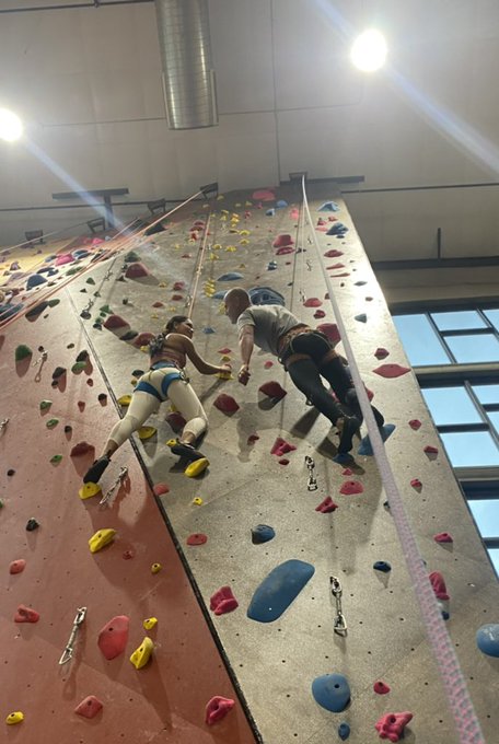 How do I ask my climbing instructor if he wants to fuck ? https://t.co/Ty99AVG0VS