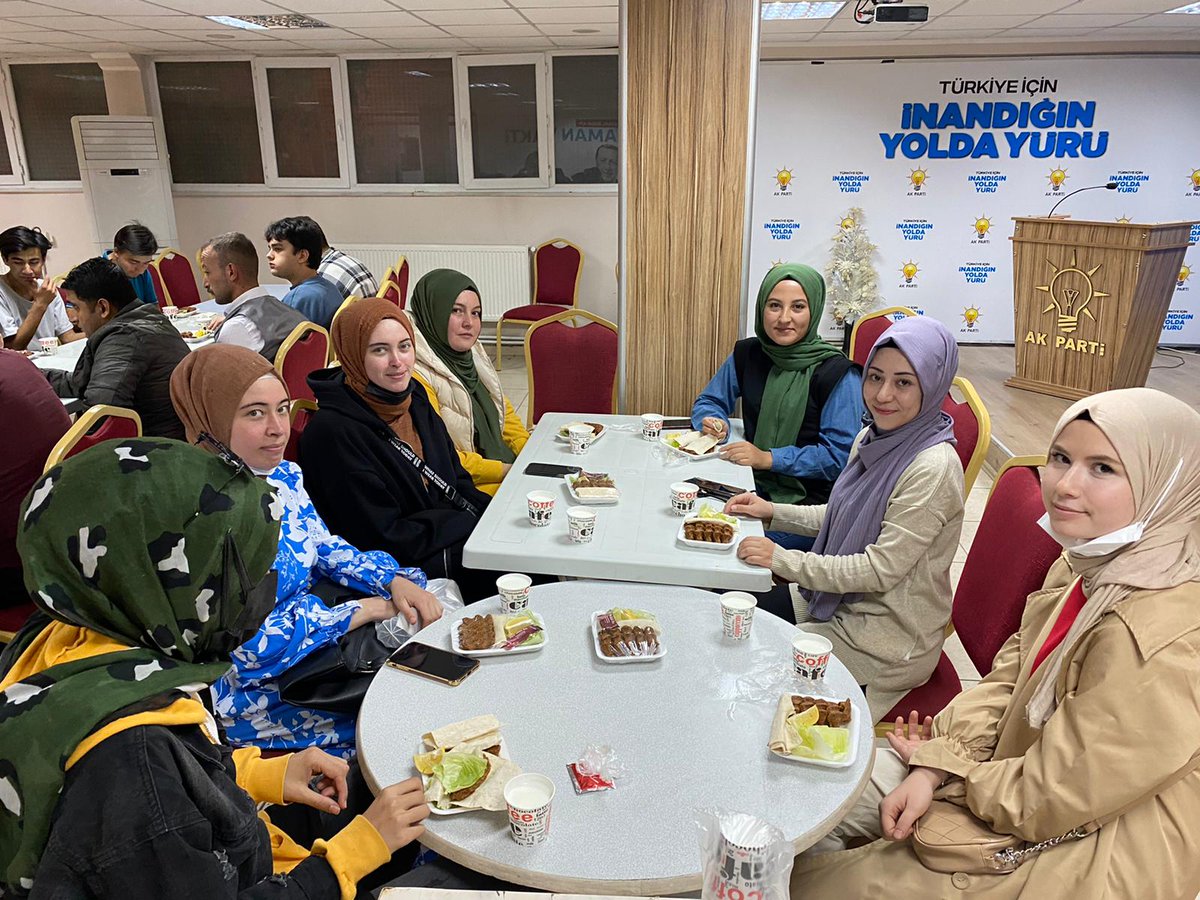 "TEŞKİLAT VARSA ZAFER VARDIR"

Haftalık Olağan Yönetim Kurulu Toplantımızı kıymetli dava arkadaşlarımızla birlikte icra ettik✋🏻
Uzun zamandır planladığımız çiğköfte partisini de gerçekleştirip haftanın yorgunluğunu attık ☺️