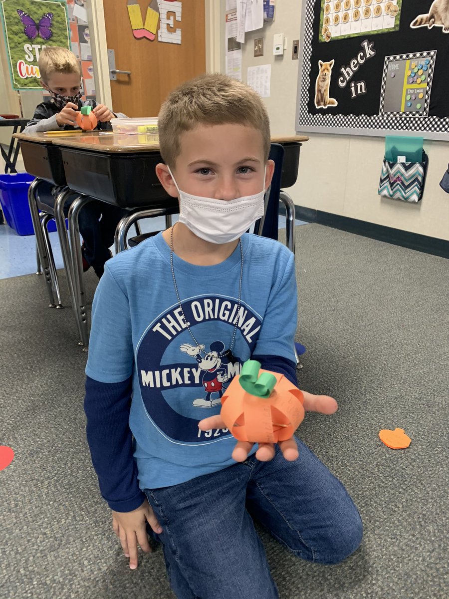 Burris2nd's tweet photo. Another month, another farm... and of course October is pumpkins! Did you know IL is the #1 pumpkin producer in the world?? Thanks #SangamonCountyFarmBureau for sharing materials with us! 🎃#connectses #bulletpride https://t.co/ADWsiDAPOP
