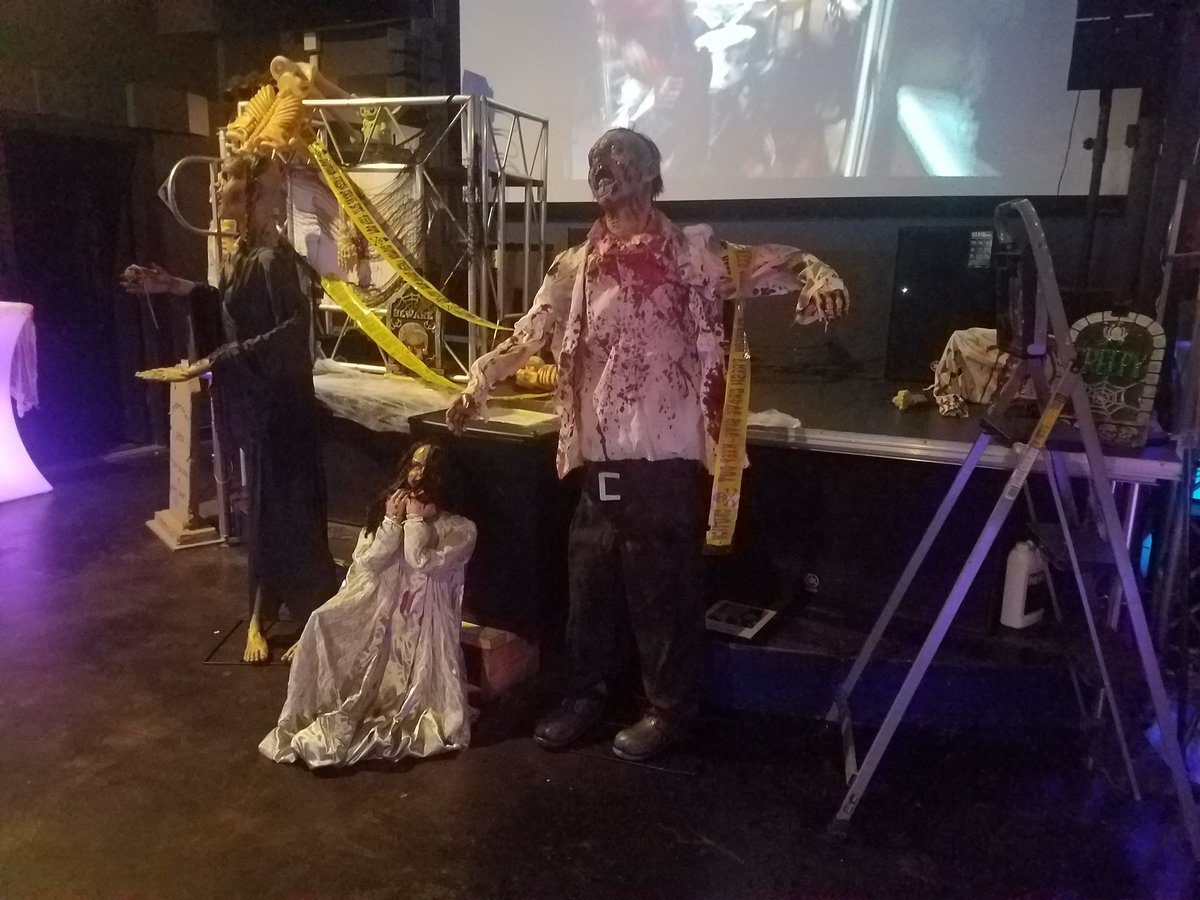 DHAhole's tweet image. If you missed @DC214DFW last night here's a glimpse of how awesome it was.

Note: no pictures or recordings are allowed so this was taken after everyone had left.