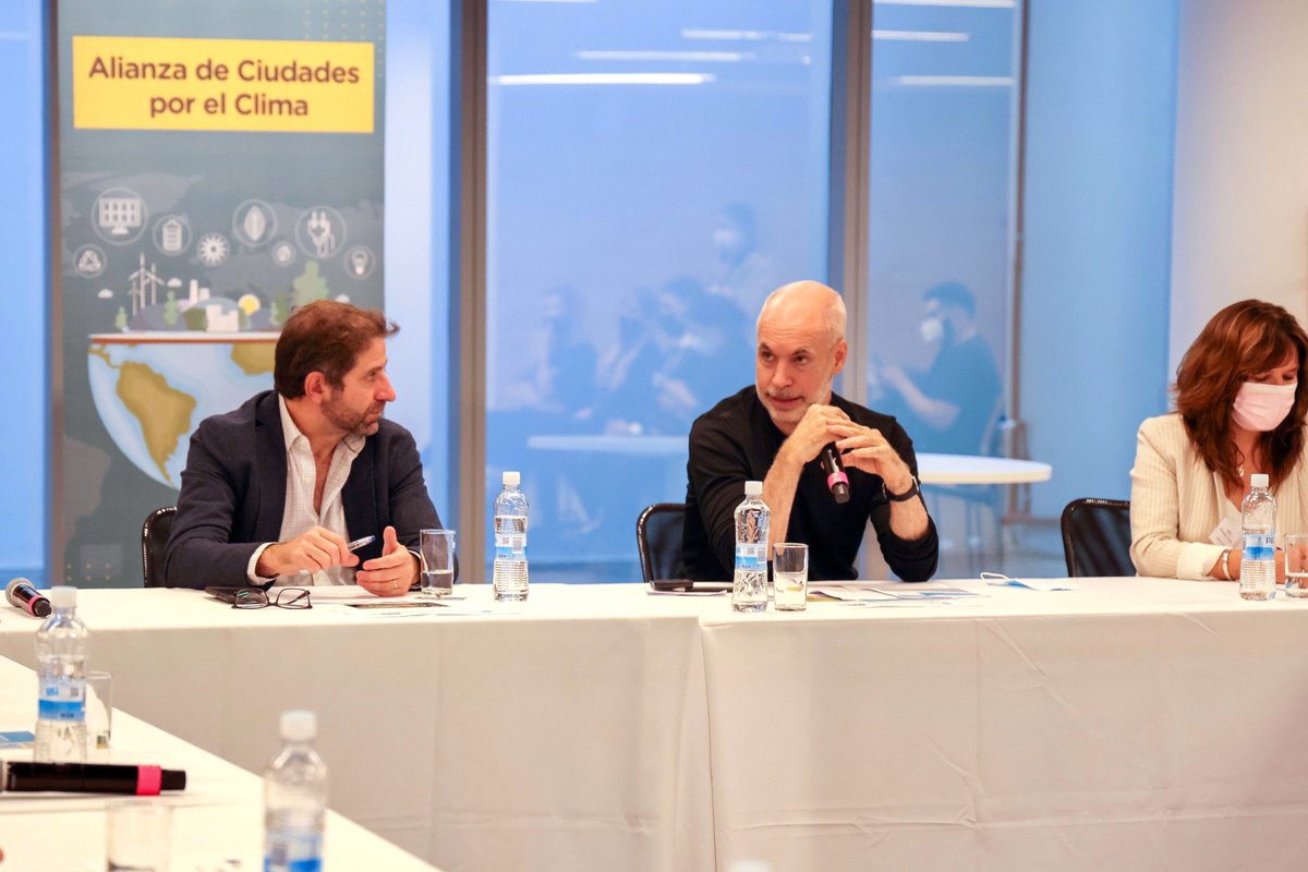 horaciorlarreta's tweet photo. La acción climática es un desafío de escala global, pero los distritos tenemos un gran potencial para enfrentarlo. Hoy participé del segundo encuentro de la Alianza de Ciudades por el Clima, una iniciativa para trabajar este tema tan importante de forma colaborativa. https://t.co/ApZ407trl6