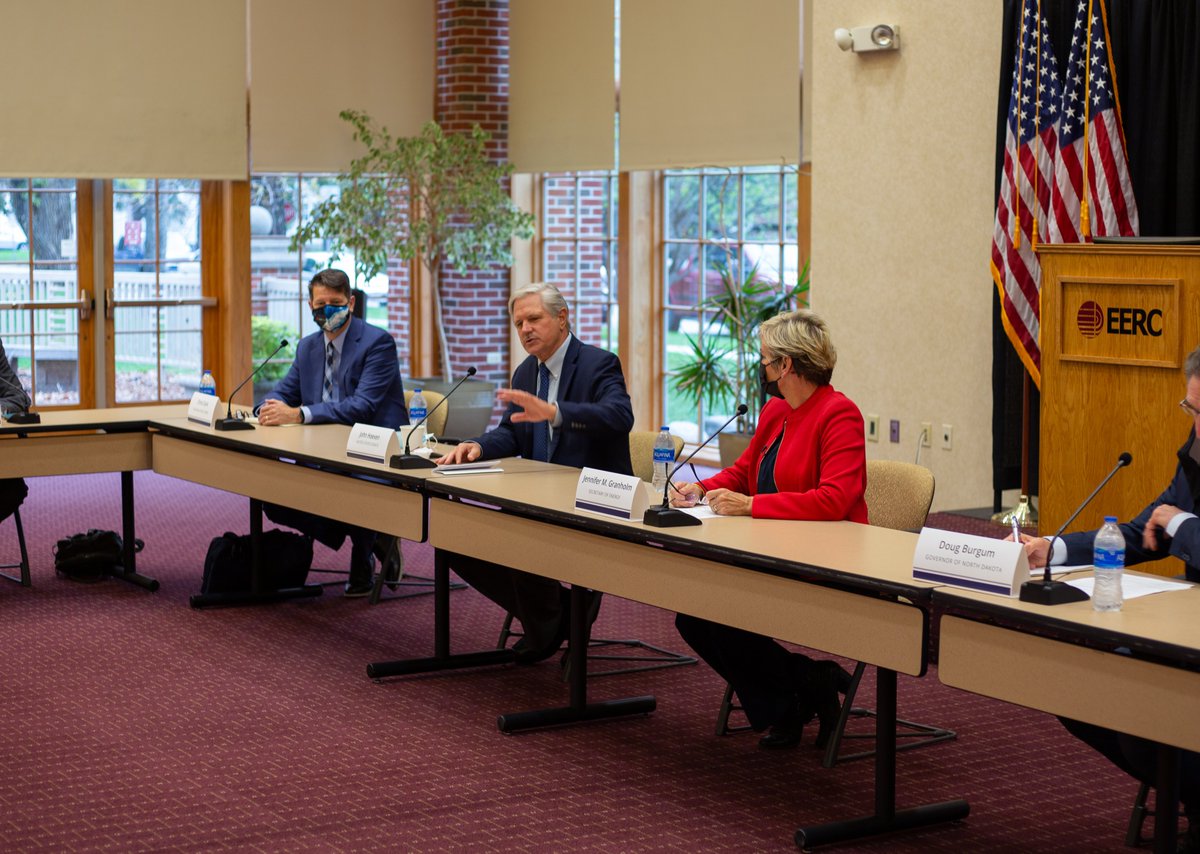 SenJohnHoeven's tweet photo. At @undeerc w/ DOE @SecGranholm, Gov. @DougBurgum and others today to discuss ND’s leadership in #CCUStech and how to ensure the U.S. remains energy secure. We invited her out here to hear more about ND’s abundant energy resources. https://t.co/47sY2xxJwJ