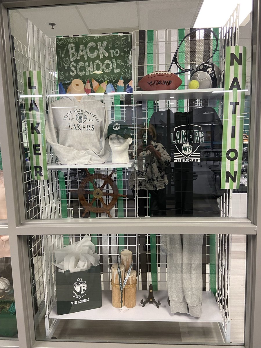 WBCatchTheWave's tweet image. #DECASBEWeek @DECAInc #mideca  A few of our Best Displays in Laker Landing!! #LakerNation #onlyWB