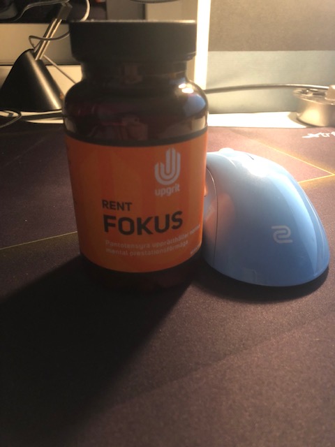 L0g3n1's tweet photo. #AD @upgritsweden 
Tack vare upgrits RENT FOKUS har jag tagit igenom mig en mycket lång dag av spelande. Lärt mig massor av saker pga jag har kunnat hålla fokus länge.

Kod "GoBananas15" 15% av på upgrits egen produkter
https://t.co/dKQrGXYeEv https://t.co/9L6q13K5v5