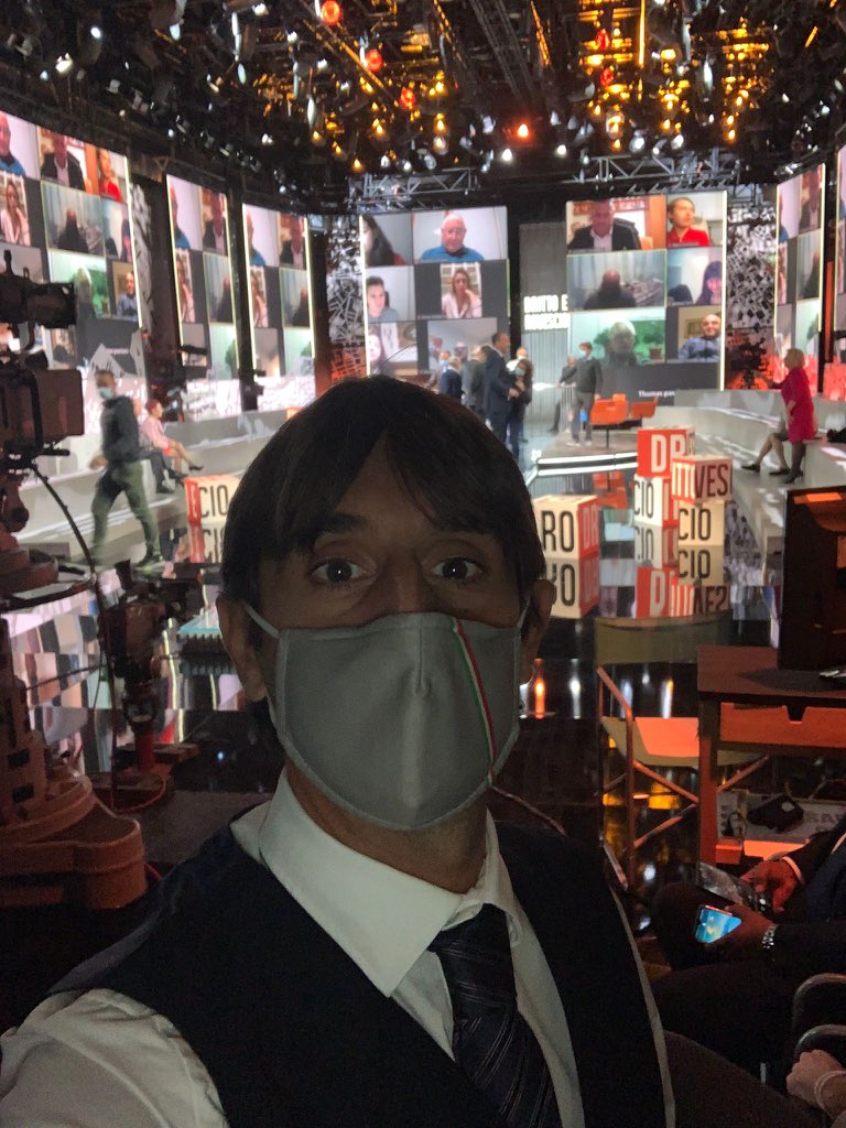 Tra poco a <a href="/Drittorovescio_/">Dritto e rovescio</a>. Mi seguite?