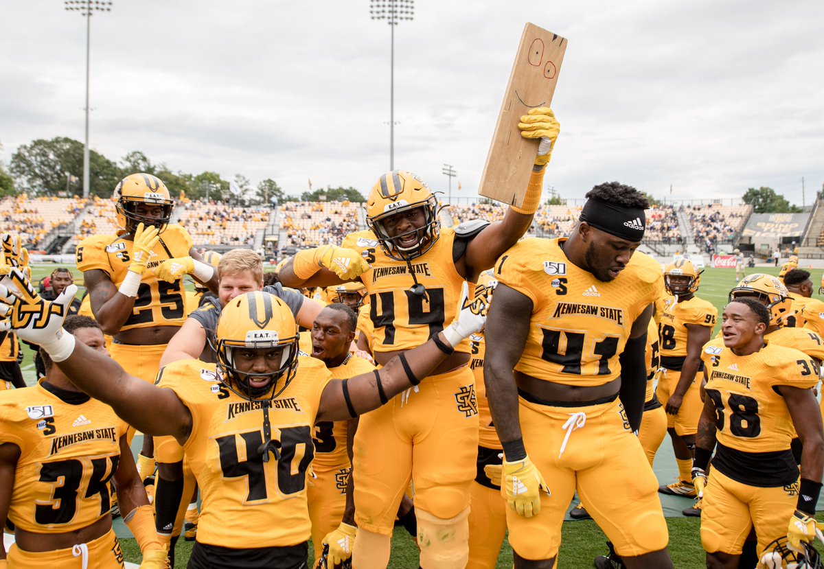 kennesawstfb's tweet photo. Our last 𝐆𝐎𝐋𝐃 𝐎𝐔𝐓 was pretty fun 😁

#GoldStandard | #EAT https://t.co/nTBJgdjnPp