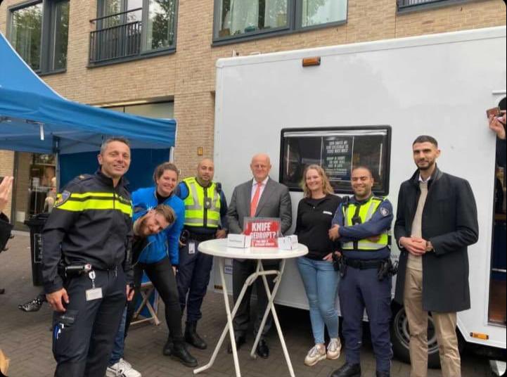 Onze aanpak in de wijk, ook preventief vanuit stevige samenwerking tussen jongerenwerkers, partners in veiligheid en het onderwijs. 

Ontzettend belangrijk om jongeren perspectief te bieden! 

Vandaag in gesprek met <a href="/ferdgrapperhaus/">Ferd Grapperhaus</a> over hoe we dit samen in <a href="/haarlemmermeer/">Haarlemmermeer</a> doen!