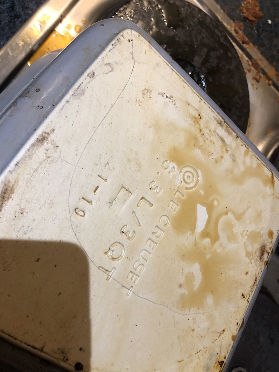grantbradley's tweet photo. Is this normal @LeCreusetUK ? Used twice and cracked when taken out of the oven… very disappointing. https://t.co/w16KfsUFEI