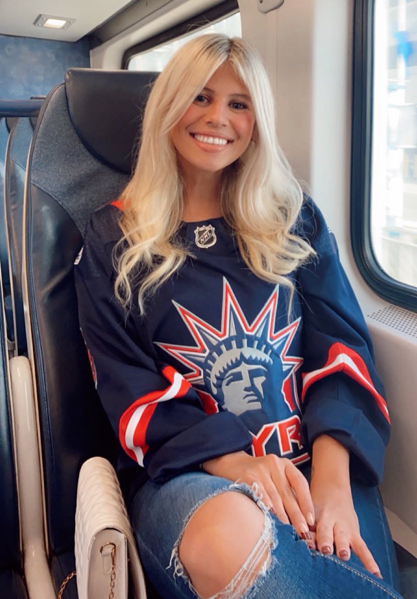 natalinabrea's tweet photo. @strome18 Liberty jersey debut at MSG is on its wayyy 🗽let’s goo!!! #NYR https://t.co/lFOS6dA2J0