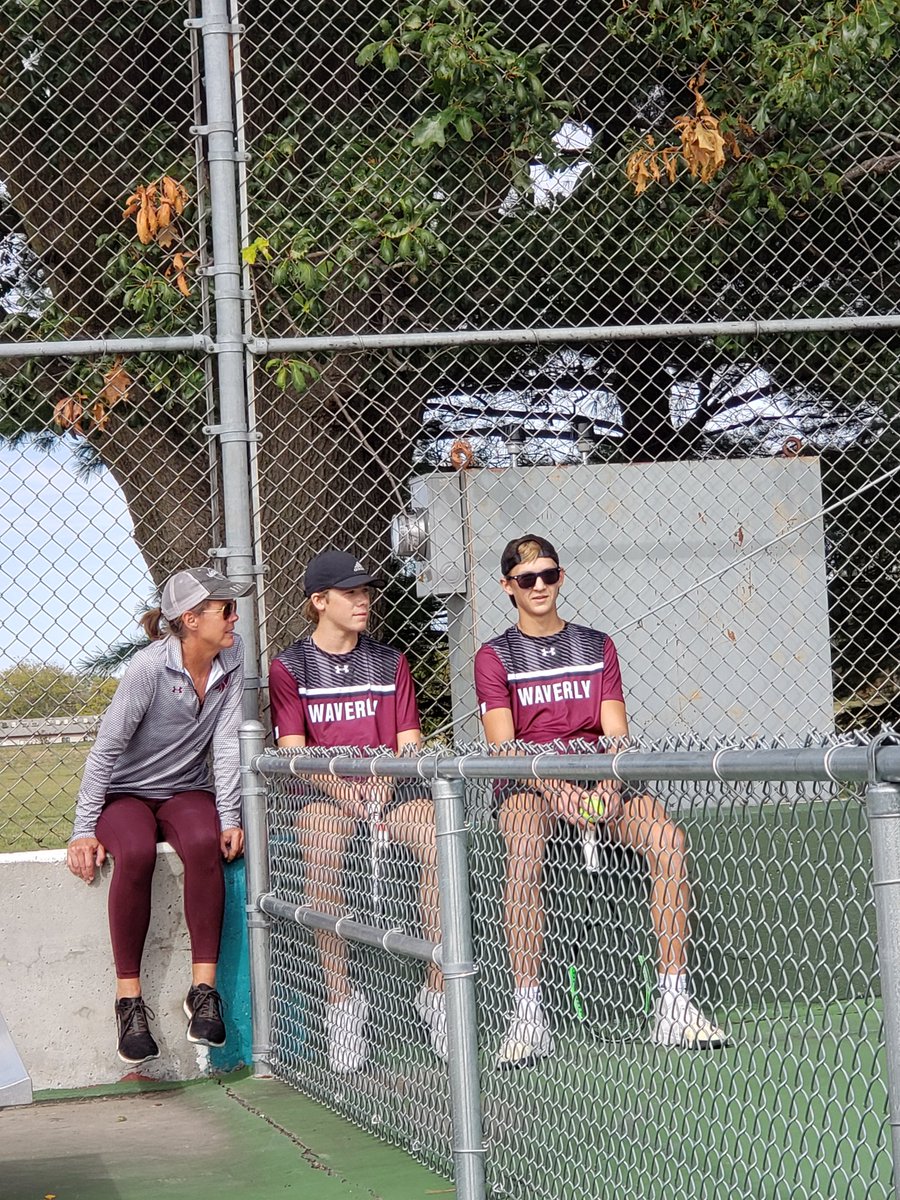 holmy42's tweet photo. The pep talk from @VikeTennis coach must've helped!!  These two @Landon__Scott @tylermcelhose3 won an exciting tiebreaker and advance on! https://t.co/WwGt8fmYAx
