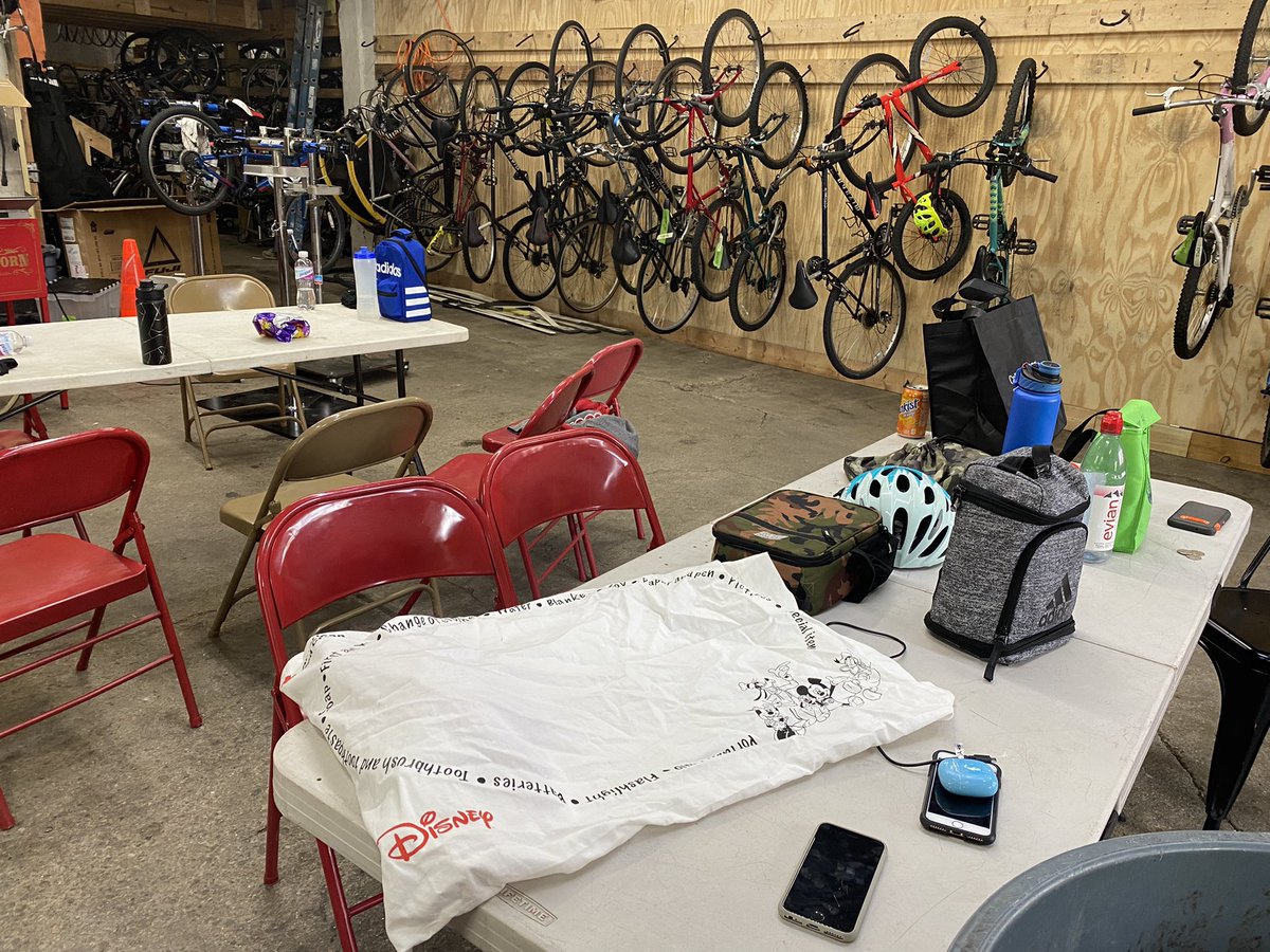 k_mill83's tweet photo. @FWCBikes teaching emergency preparedness to BRAKES campers. @IUHealthTeam @INRedCross @RileyChildrens #RNExcellence #resiliency https://t.co/6GiSy1DsAi