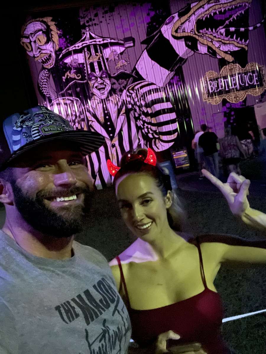 MajorlandPod's tweet photo. It’s Showtime! #HHN https://t.co/vErZwoYqn3