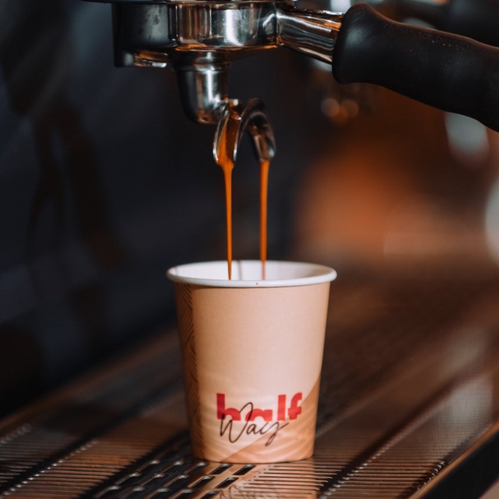 Halfwaycafe_sa's tweet photo. هاف واي تصنع لك كوب من السعادة 🤍. https://t.co/bSrODAWT5a