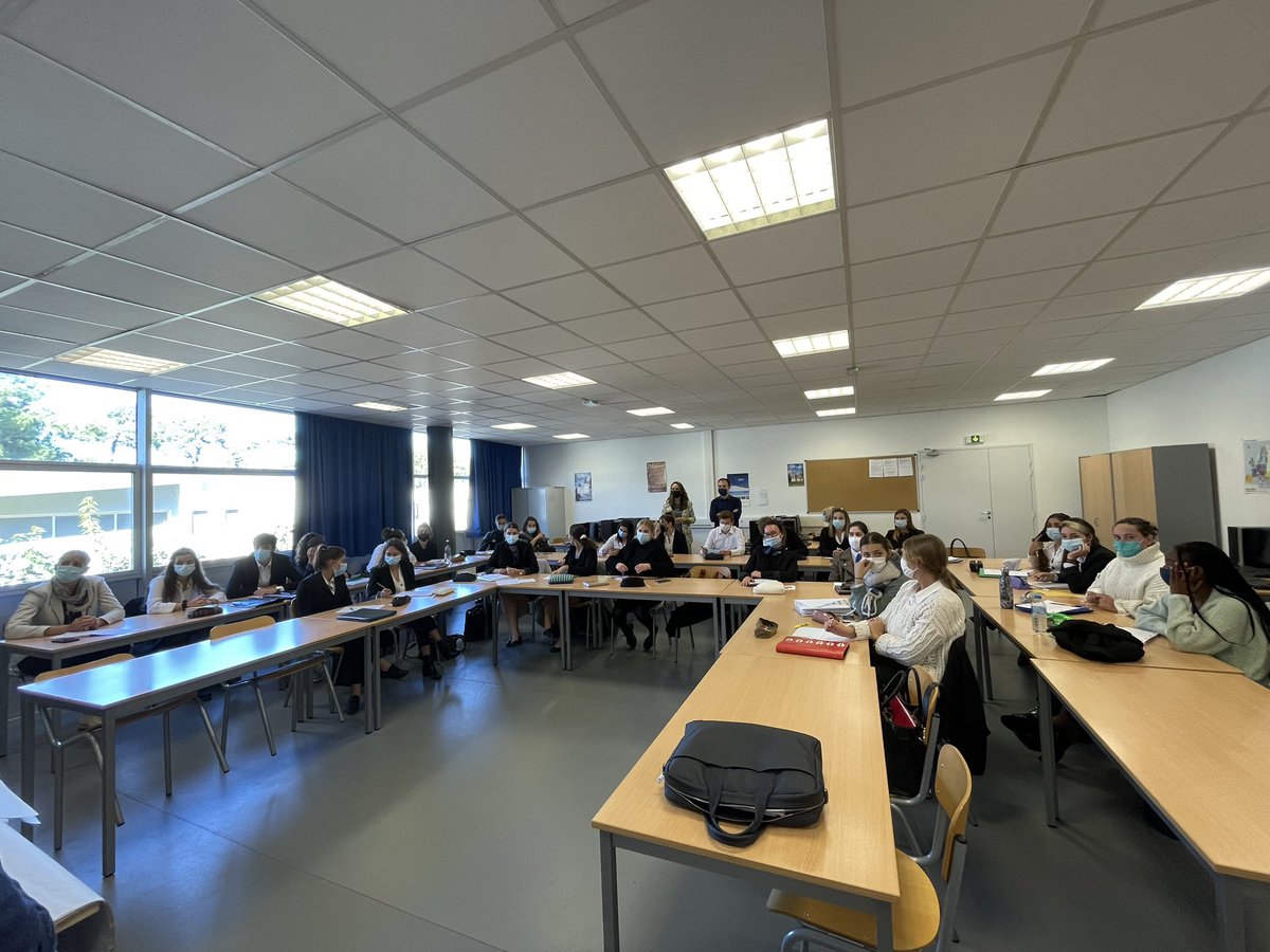 jjgermaneau's tweet photo. Réunion @CrossSudOuest avec les étudiants en @BtsTourisme Arcachon qui vont assurer les missions d’accueil/réception/transport athlètes et VIP. https://t.co/niNIKULhSl
