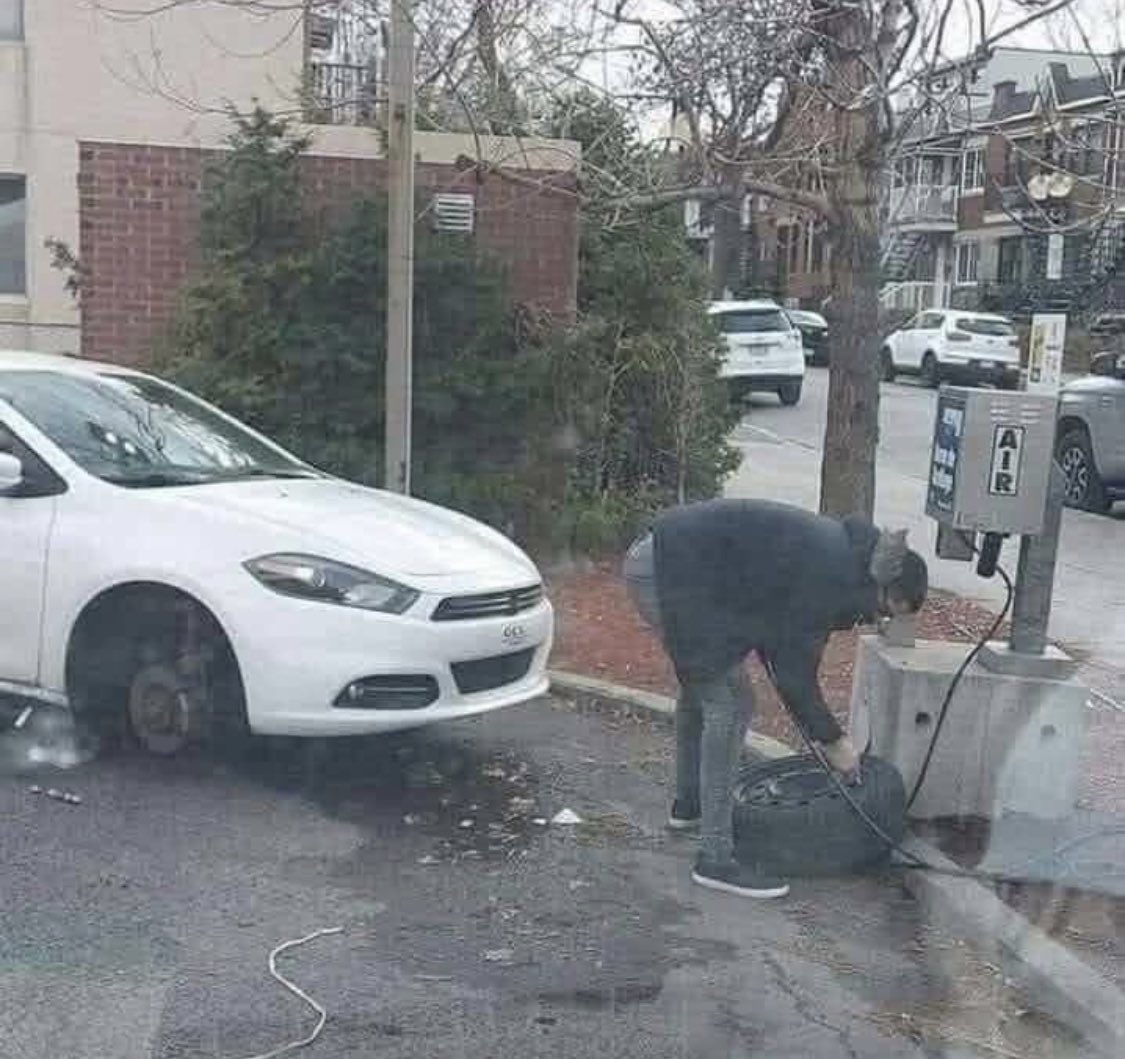 SwedishCanary's tweet photo. I’m no mechanic but if only there was an easier way to put air in a tire… https://t.co/X1j8N2q87z