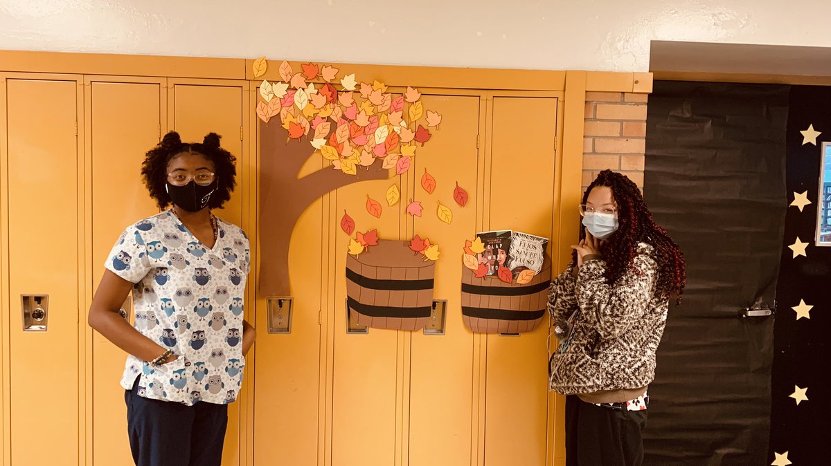 LayneLMS's tweet photo. Thanks, TaRae and Destanee, for helping us “fall into a good book!” #CentralReads @LouisvilleCHS https://t.co/nzN4rOnb5J