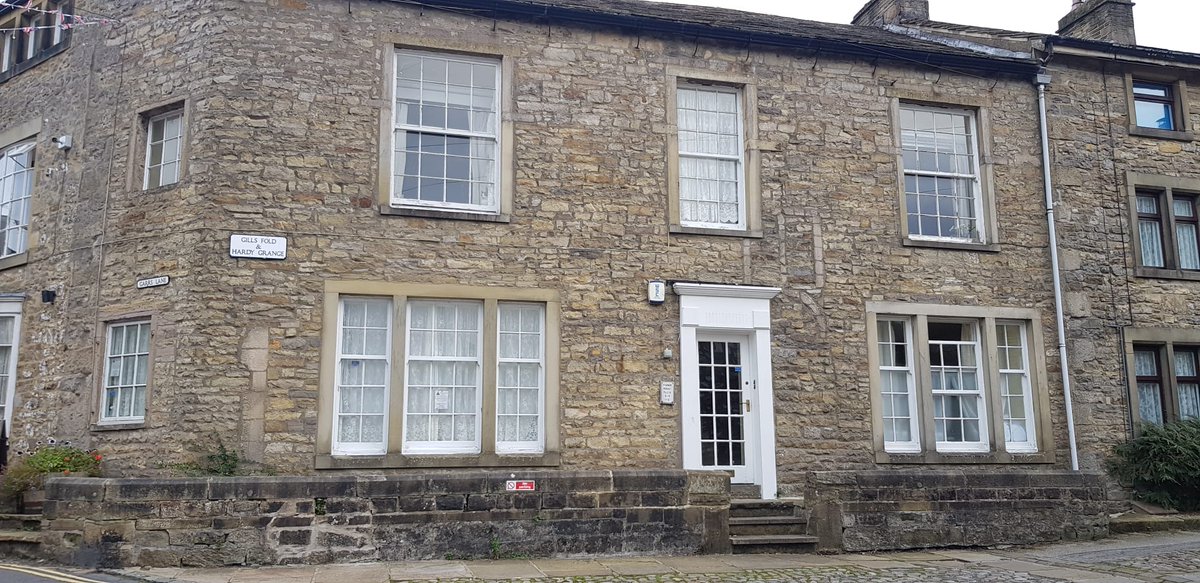 ChrisDay365's tweet photo. Great visit to Grassington. Enjoyed two great meals at The Drovers 🙂🍺 too. Amazing transformation when they do film All Creatures Great and Small here @channel5_tv @AllCreaturesTV @Dev_Grassington https://t.co/VKBavQXwlg