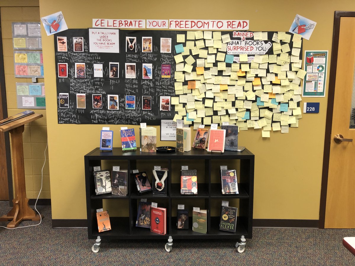 Roosevelt students celebrated their Freedom to Read #d90learns #bannedbooksweek