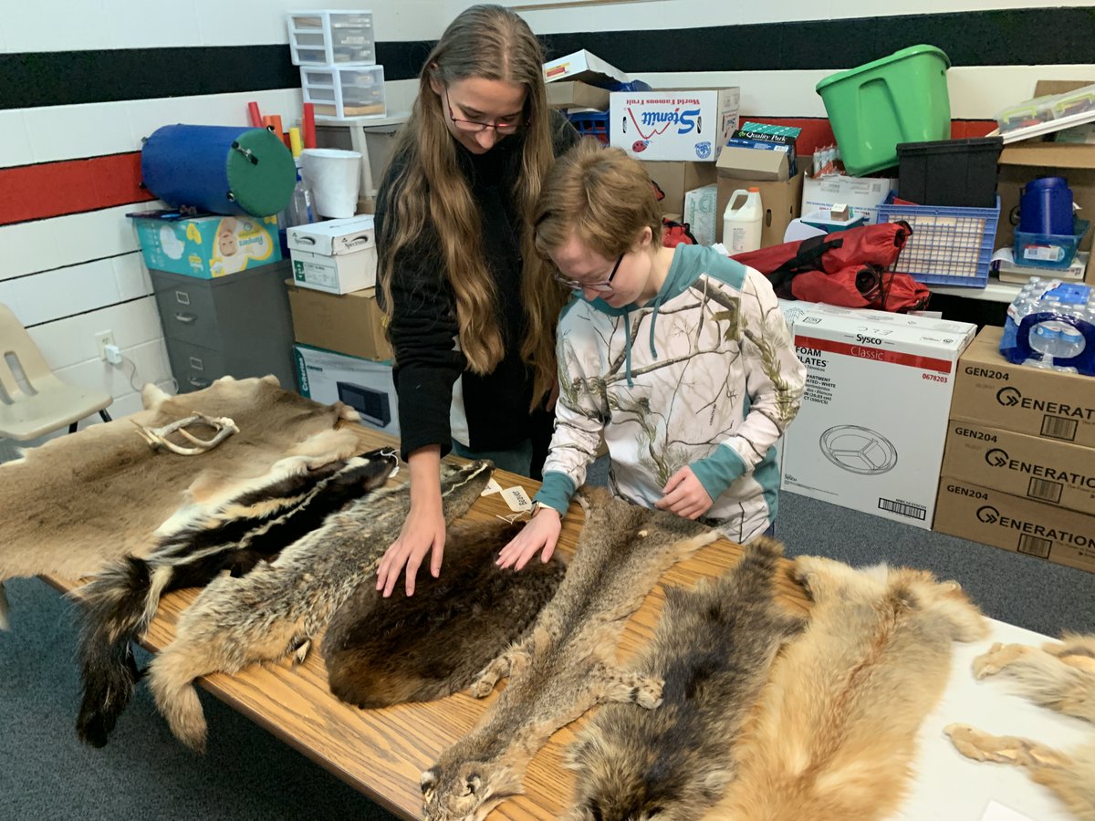 HeidiLinde87's tweet photo. What a great day of science exploration for our @esu8 Learning Center students. Special thx to #NEGameandParks for the Mammal Trunk! #esu8ne #NEBSCI https://t.co/fsjRLElVN5