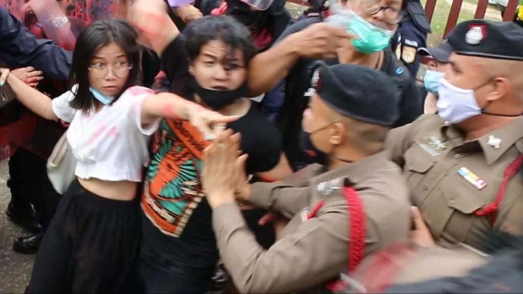 “อย่ามาเก่งกับกูนะอีปลาทอง”