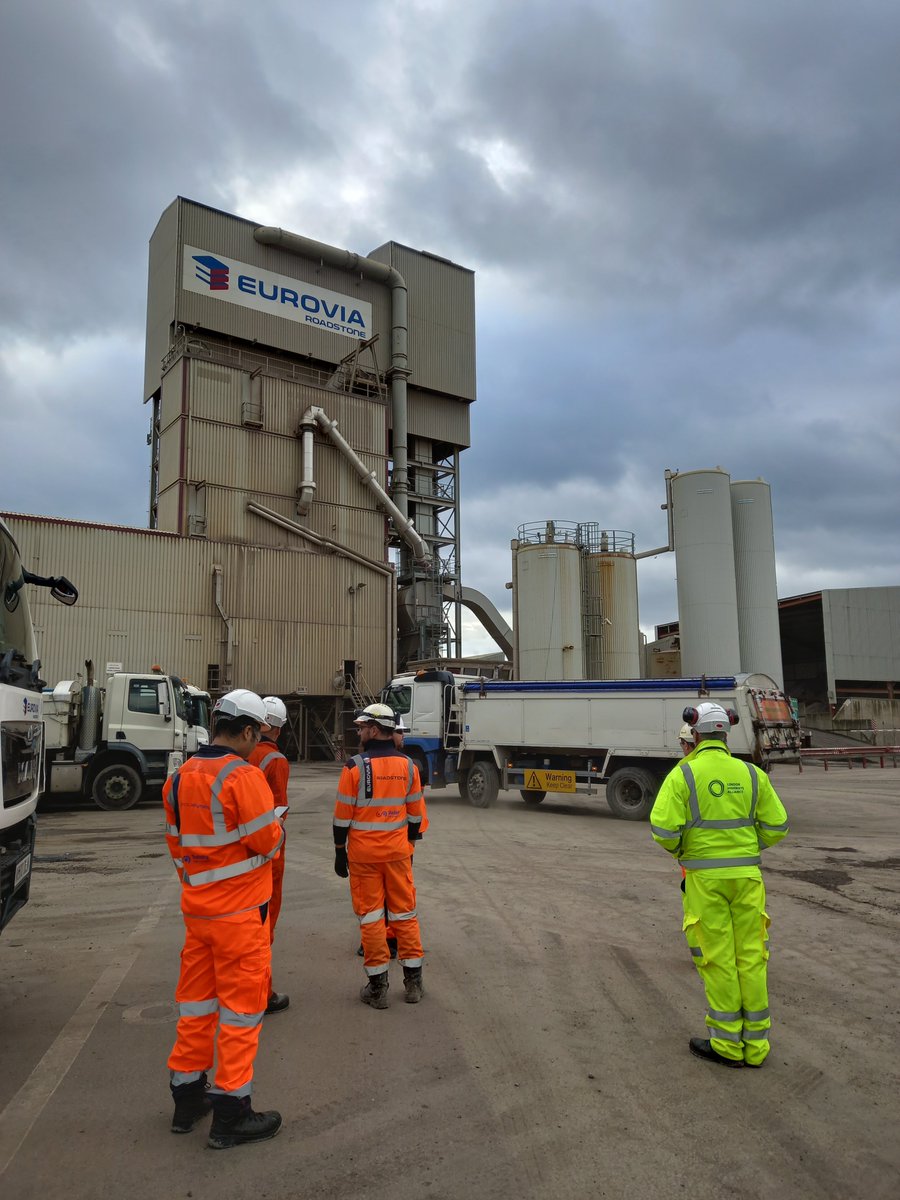 Eurovia_UK's tweet photo. ๐ง๐ฆบ Great to spend time on-site with colleagues @TfL this week.
Looking at recycled/high RAP and low-carbon highway processes and products that will support Londonโs low carbon/low impact targets and aspirations.
#rethinkinghighways #partnershipsthatwork #sustainablefuture https://t.co/vmUrUGhip5