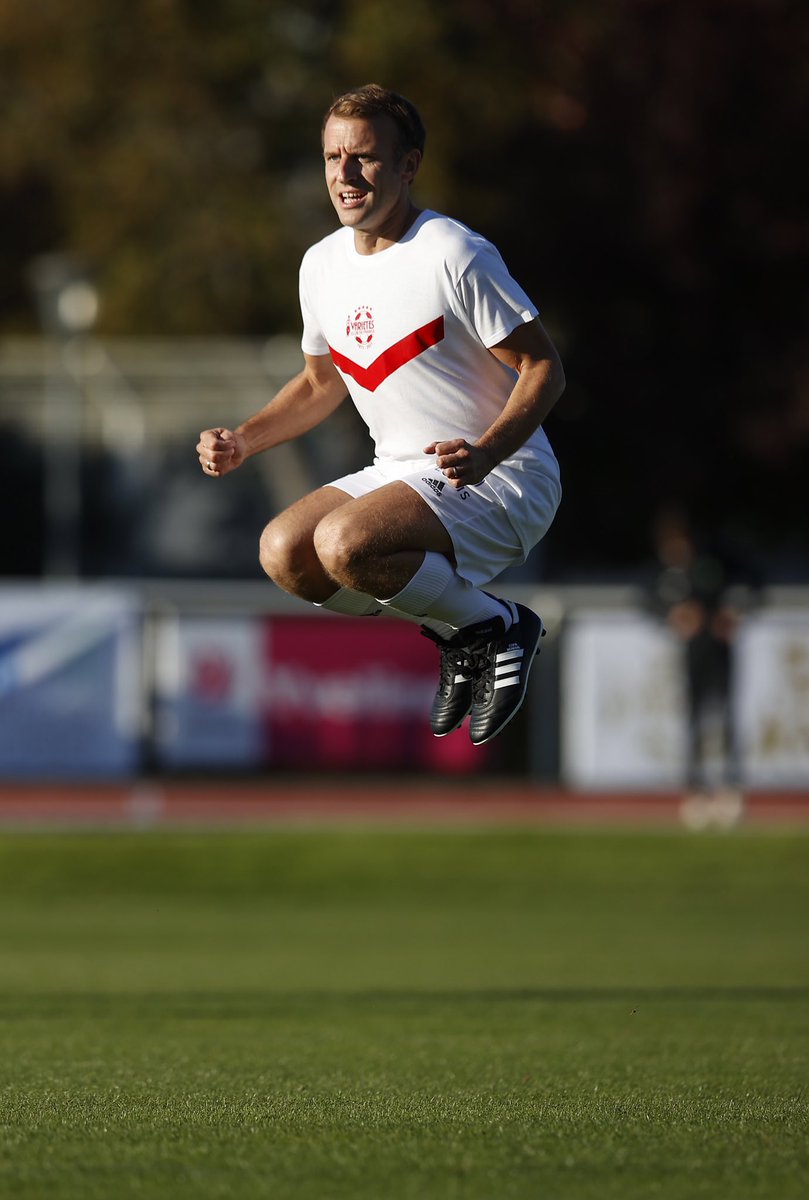 footmercato's tweet photo. Air Macron https://t.co/n99Q4HhbFt