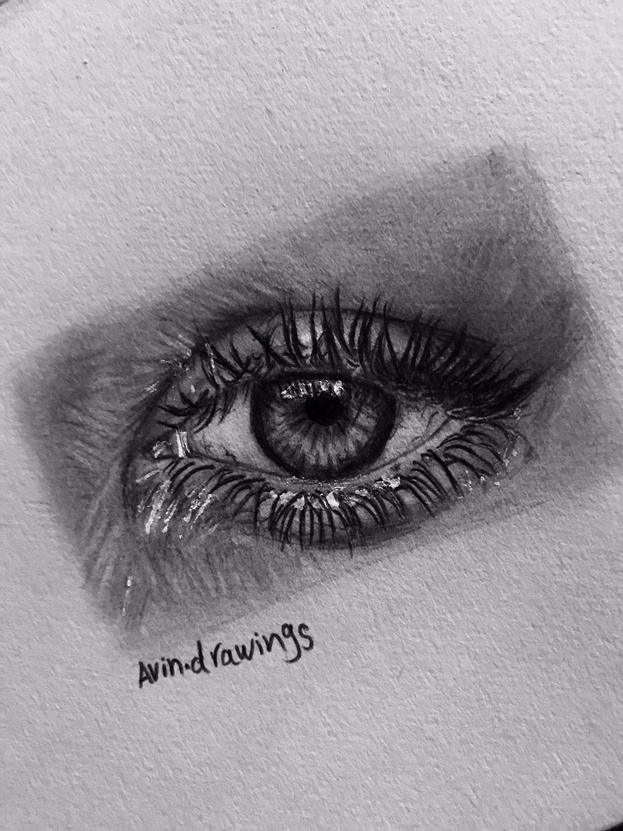 بينما كنت تظن انك عادي الملامح
كنت تدريجياً أغرق داخل بؤبؤ عيناك.✨🫀