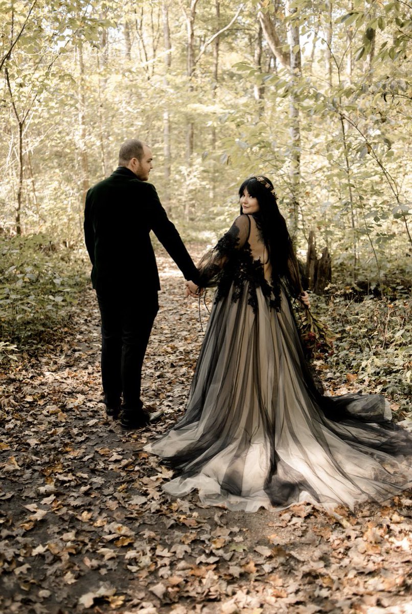 hanlurv's tweet photo. let’s here it for the dress https://t.co/UdOSBmWnmQ