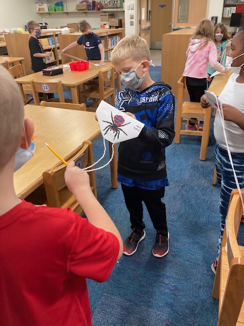 JkLibrarian's tweet photo. After researching to learn about spiders, 2nd graders were able to make their own crawling spider!
@BataviaJK #JKWay https://t.co/eCIG96mcVK