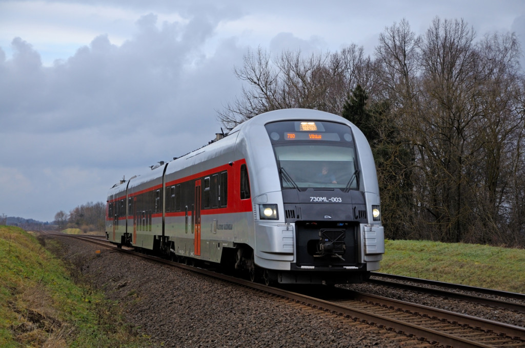 Pesa 730ml. поезда литвы. поезд и локомотив это 1 и тоже или нет. тепловоз литва. дизель в литве.
