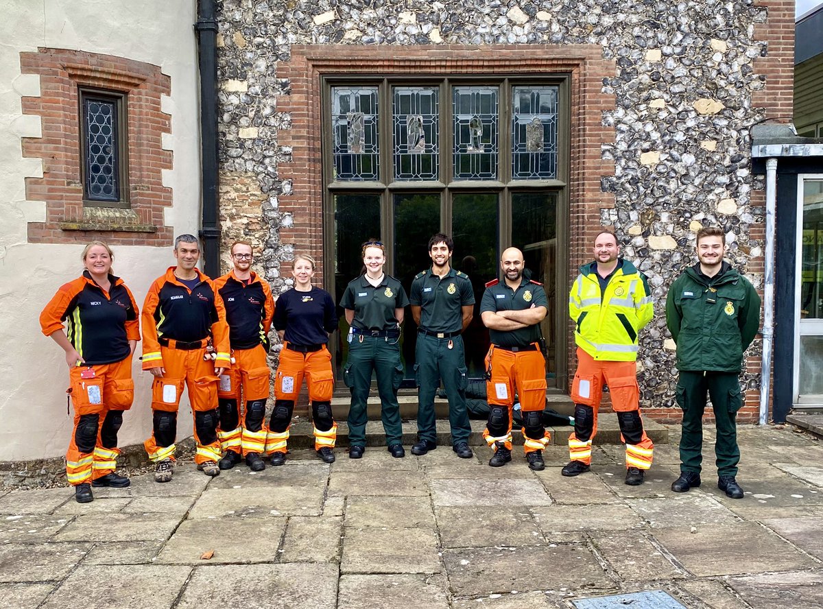 LeDyslexicMedic's tweet photo. Team @EastEnglandAmb &amp; @EastAngliAirAmb at the Major Incident Training Day…. Thank you @EastEnglandAmb @Norfolkfire @SuffolkFire @NorfolkPolice @SuffolkPolice @CUH_NHS @EastAngliAirAmb &amp; @ColmansUK for making this happen. It was a fabulous experience😁👍🏽 @RallanRishi @tacmedIC7 https://t.co/PdkLenWAhS