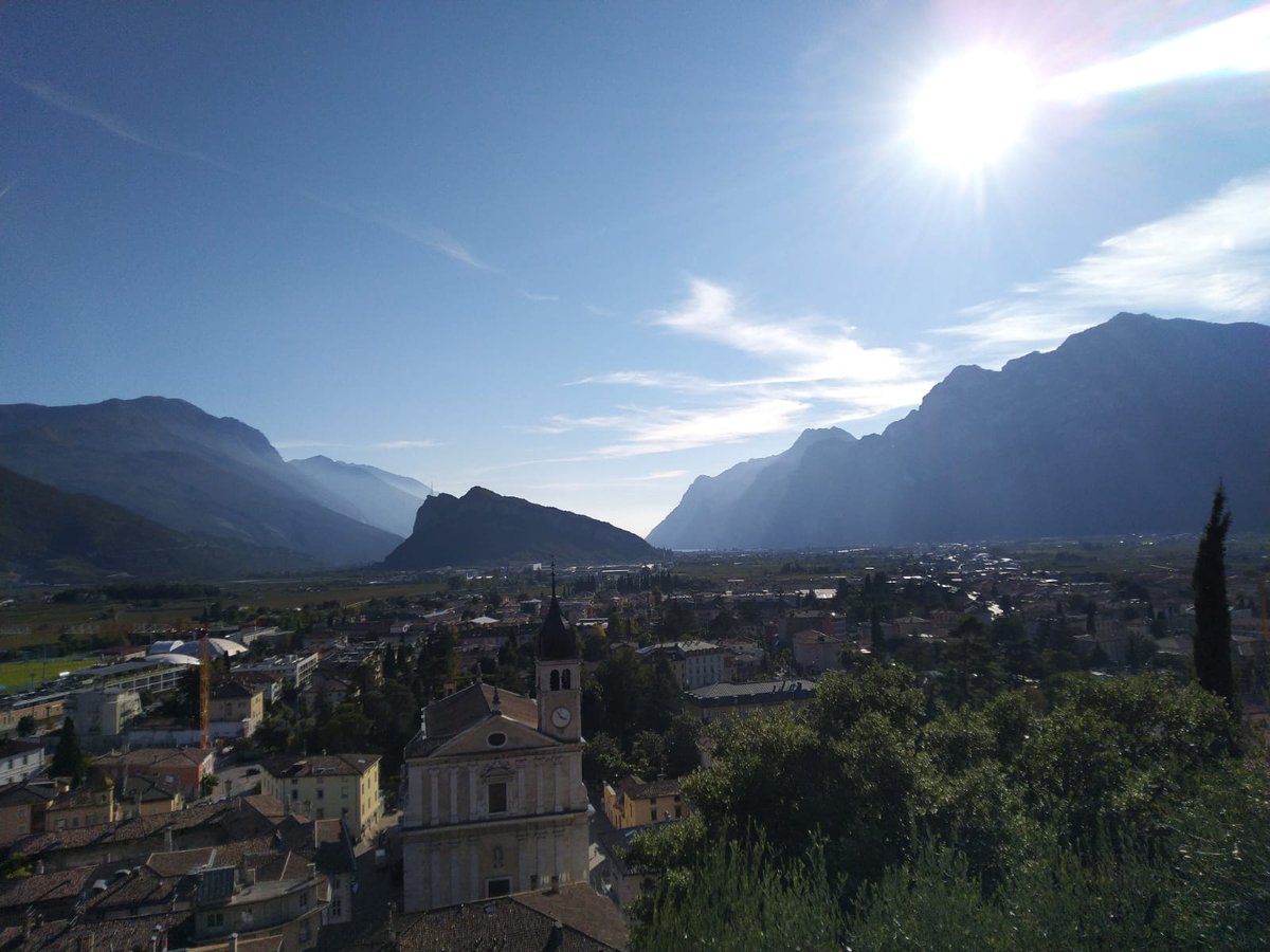 SClimatekic's tweet photo. Sunflowers, homemade bread&amp;cakes, cabbages, terraced landscapes, community gardens, olive trees, historical gardens, organic vegetable gardens and outdoor tourism. There are the elements of today visit to Rovereto, Valle di Gresta &amp; Arco #SATURN2 https://t.co/k2XP4bucpI