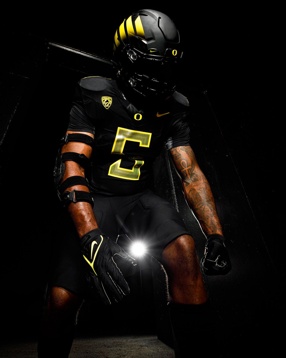 Blackout in Eugene tomorrow night <a href="/BarstoolDucks/">Barstool Ducks</a> 👀