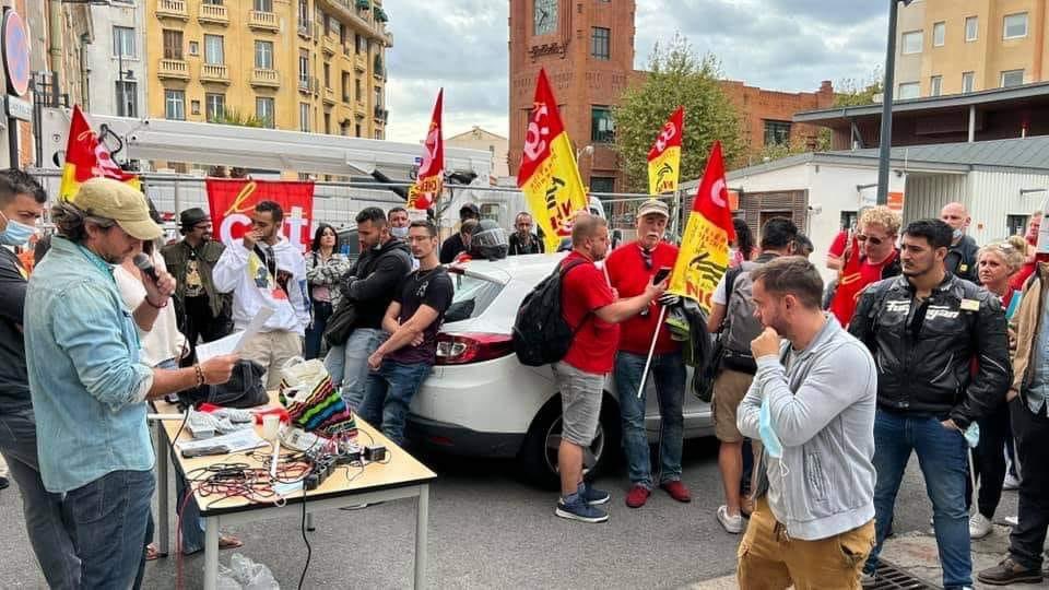 CheminotCGTPACA's tweet photo. Mobilisation réussie! + d’1 cheminot-e sur 2 à TER a agit ce 14/10 par la grève et + d’1/3 dans les autres activités!
🛑 destruction de l’entreprise!
🛑 destruction de nos métiers
🛑 destruction de nos conditions sociales! 
🛑 ouverture à concurrence
VIVE LA #CGT ✊🏻 https://t.co/9sbU1TtIBS