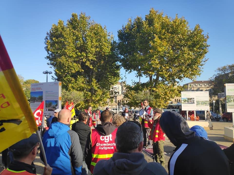 CheminotCGTPACA's tweet photo. Mobilisation réussie! + d’1 cheminot-e sur 2 à TER a agit ce 14/10 par la grève et + d’1/3 dans les autres activités!
🛑 destruction de l’entreprise!
🛑 destruction de nos métiers
🛑 destruction de nos conditions sociales! 
🛑 ouverture à concurrence
VIVE LA #CGT ✊🏻 https://t.co/9sbU1TtIBS