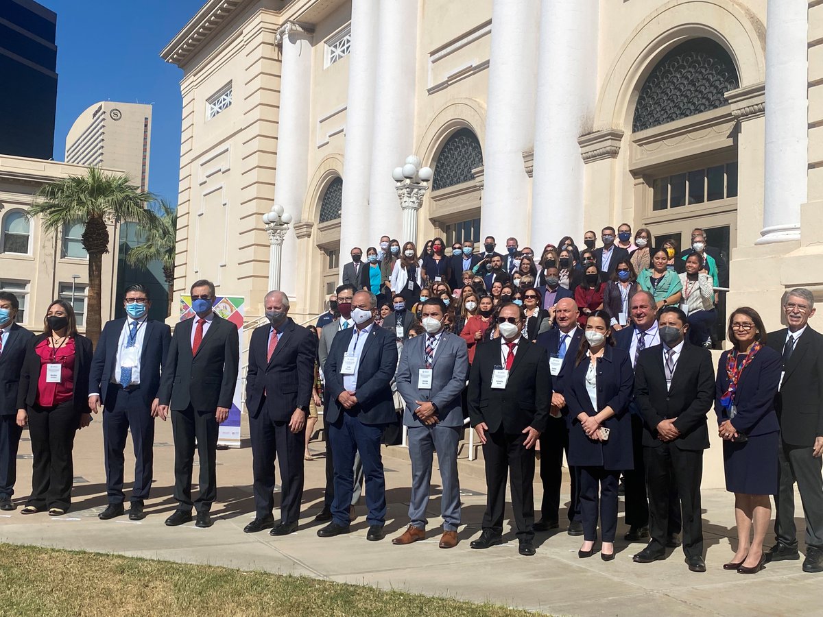 DrRobertRobbins's tweet photo. TY to the organizers of the #BinationalHealthWeek summit at @UAZMedPhx. Very proud of @UAZPublicHealth's collaboration w/ @SRE_mx & Mexico’s AZ consulates. Looking fwd to the positive impact of this summit, #VentanillasDeSalud, and many other areas of partnership. @MX_UArizona https://t.co/maIA3K6wF8
