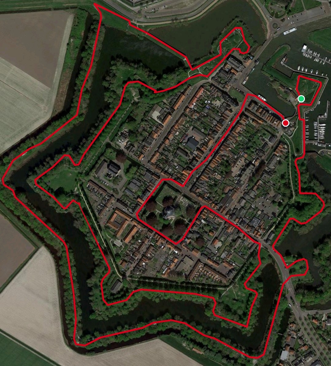 seeddoubt's tweet photo. A 5 km walk around the fortified town of Willemstad at a strategic point between North Brabant and South Holland. Its defenses withstood the Spanish in the 16th century, the French in the 18th century, but not the Germans in 1940. They added bunkers and antitank walls. #mapmywalk https://t.co/oqUuCOaiTS