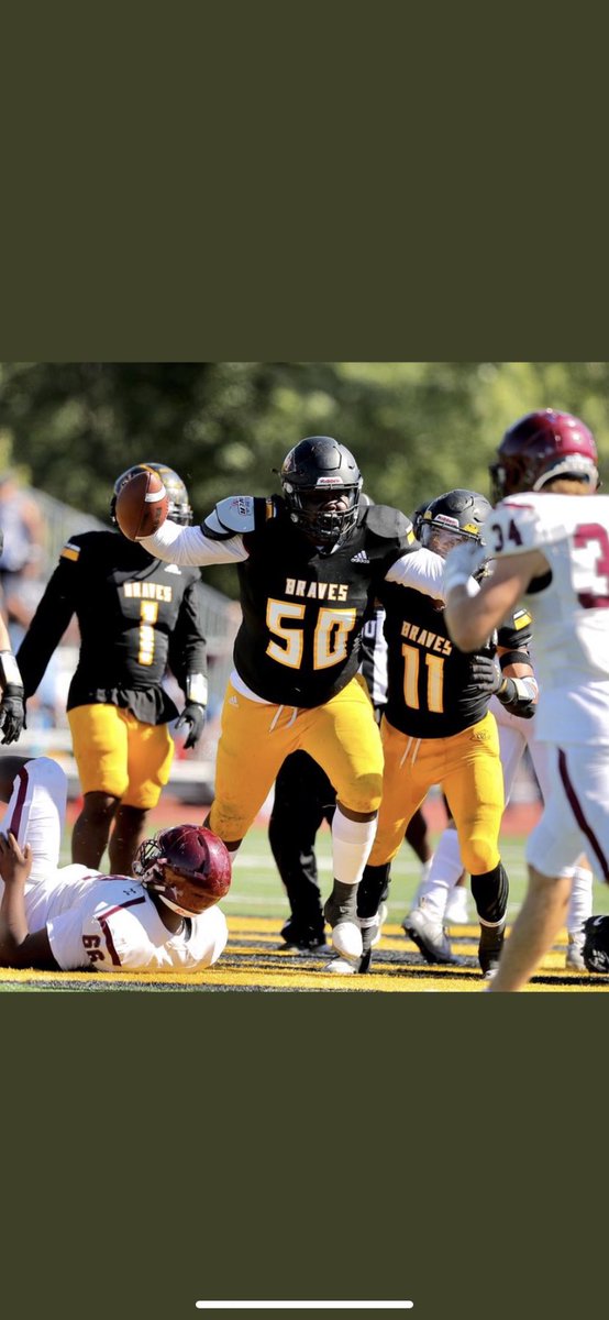 864IZ's tweet photo. Blessed to receive an offer from @OttawaUFootball !💛 #WinTheDay @CoachNickDavis @SammyDixon13 @twilkes13 @coachab01 @CoachVern99 https://t.co/qnYXzTDJwC