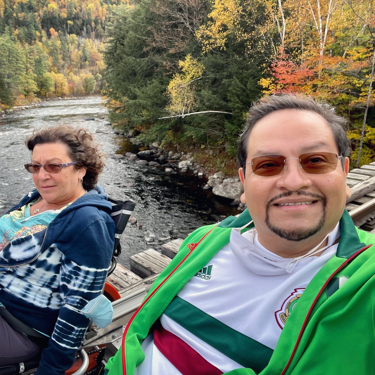 fercarpenyc's tweet photo. Enjoying the autumn foliage #railbiking by the #hudsonriver at #northcreek 🍂 @RevRailCo https://t.co/8uRInrP1n6