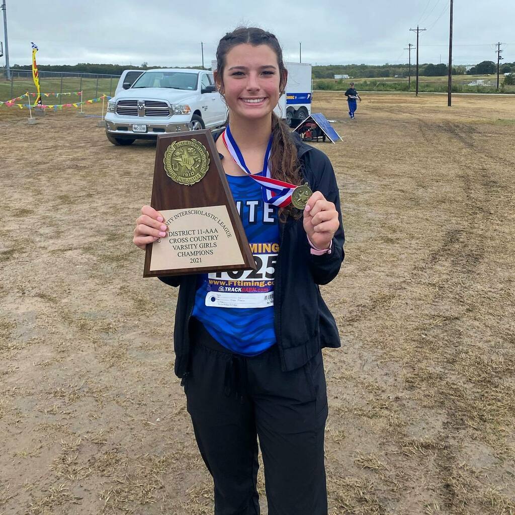 GunterHSTigers's tweet photo. If you need to know what a (district AND individual) District Chmpion looks like…Sarah Denton!!!!! https://t.co/BdvPzENPnb https://t.co/Rq8NJvHosK