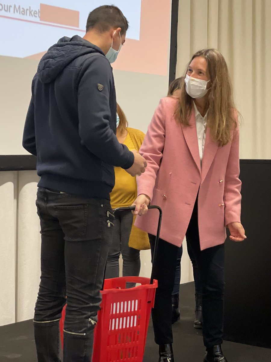 WeMorgane's tweet image. «Recevoir chaque Client comme on aimerait être reçu !»
Lors des formations NPS, chacun monte sur scène pour rejouer des irritants Clients réels. Une manière concrète de se mettre à leur place et partager les bonnes attitudes à adopter. Merci aux magasins pour leur engagement.