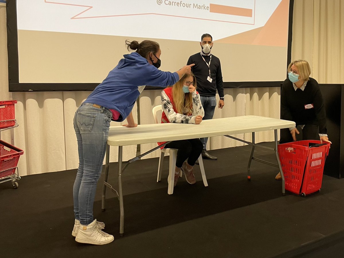 WeMorgane's tweet image. «Recevoir chaque Client comme on aimerait être reçu !»
Lors des formations NPS, chacun monte sur scène pour rejouer des irritants Clients réels. Une manière concrète de se mettre à leur place et partager les bonnes attitudes à adopter. Merci aux magasins pour leur engagement.