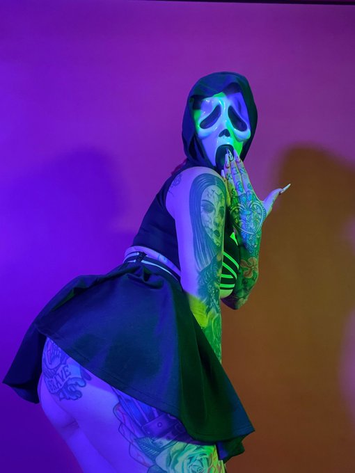 Watch Princess Pineapple's leaked NSFW photo on TwXstars